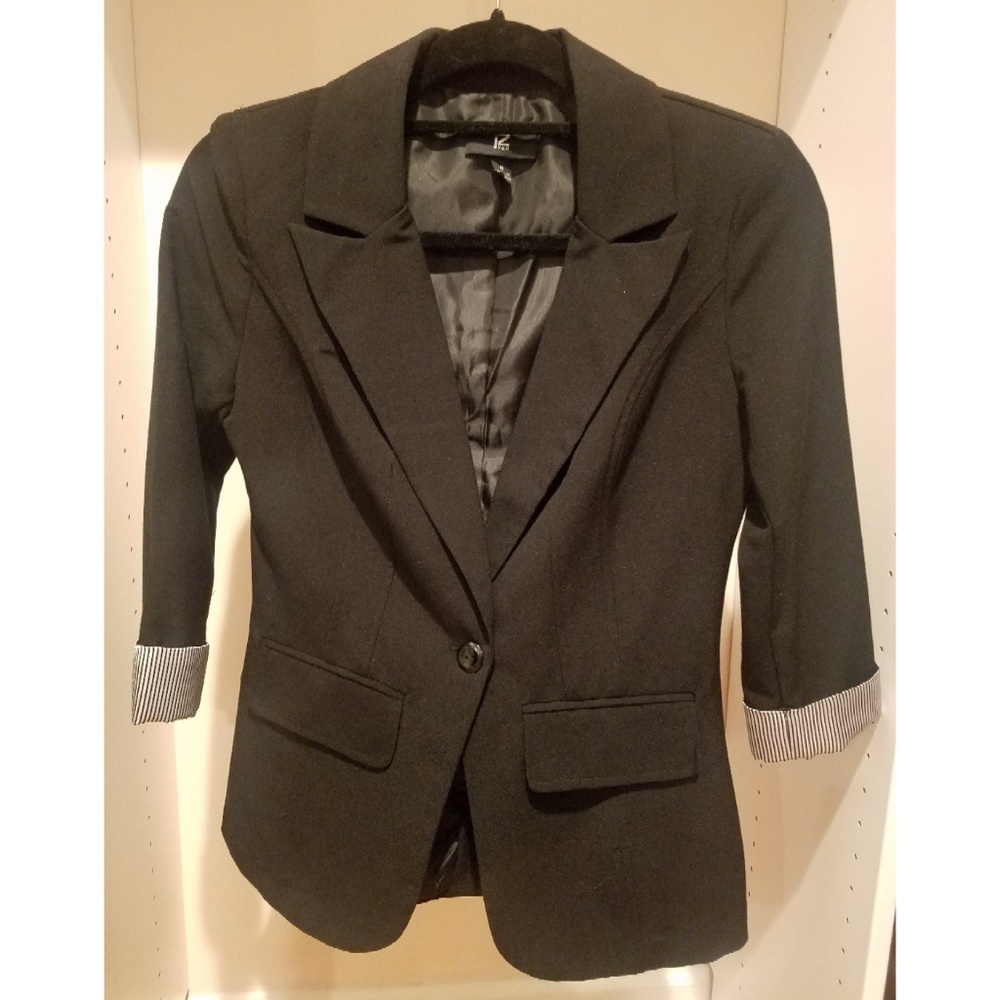 IZ Byer Black Blazer